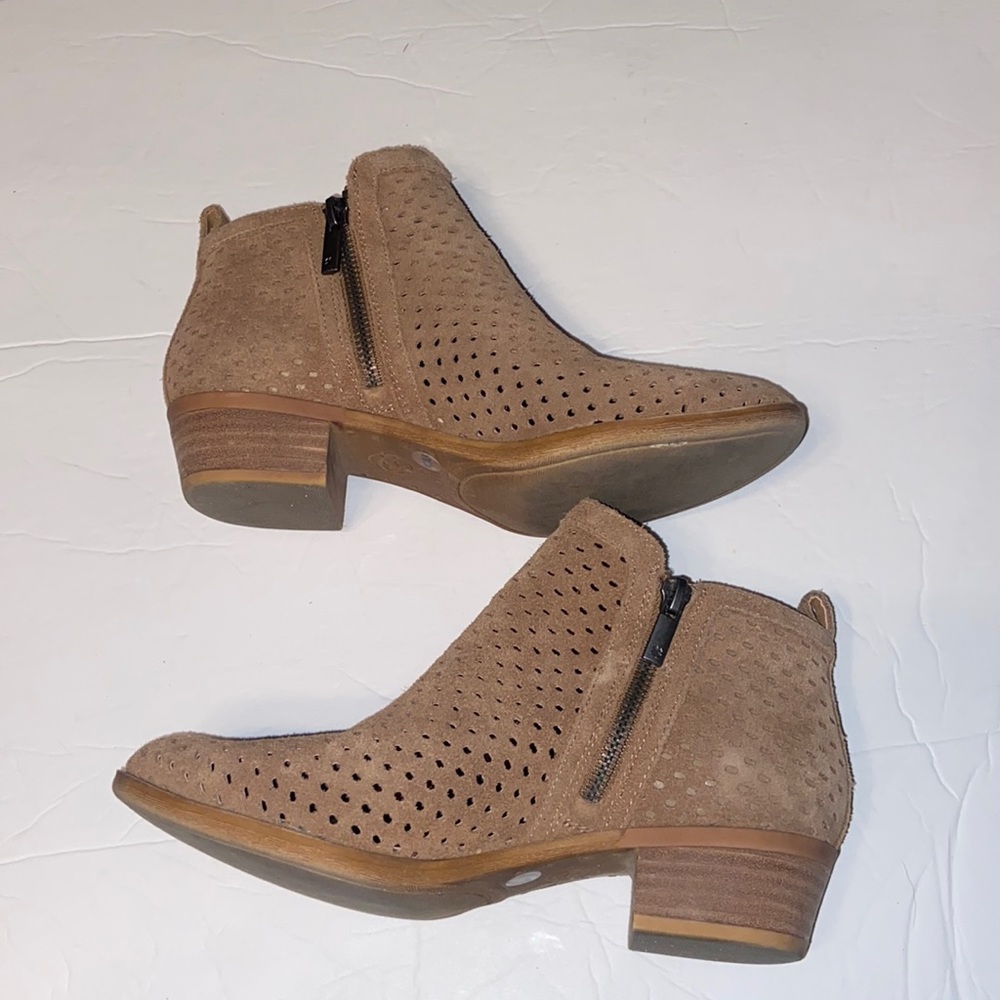 Lucky Brand zippered heeled tan colored boots size 6M/36